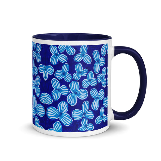 Blue Floral Pattern Mug – Hand Drawn Abstract Three-Petal Flower Design, Cool Botanical Coffee Cup – Duvencioglu