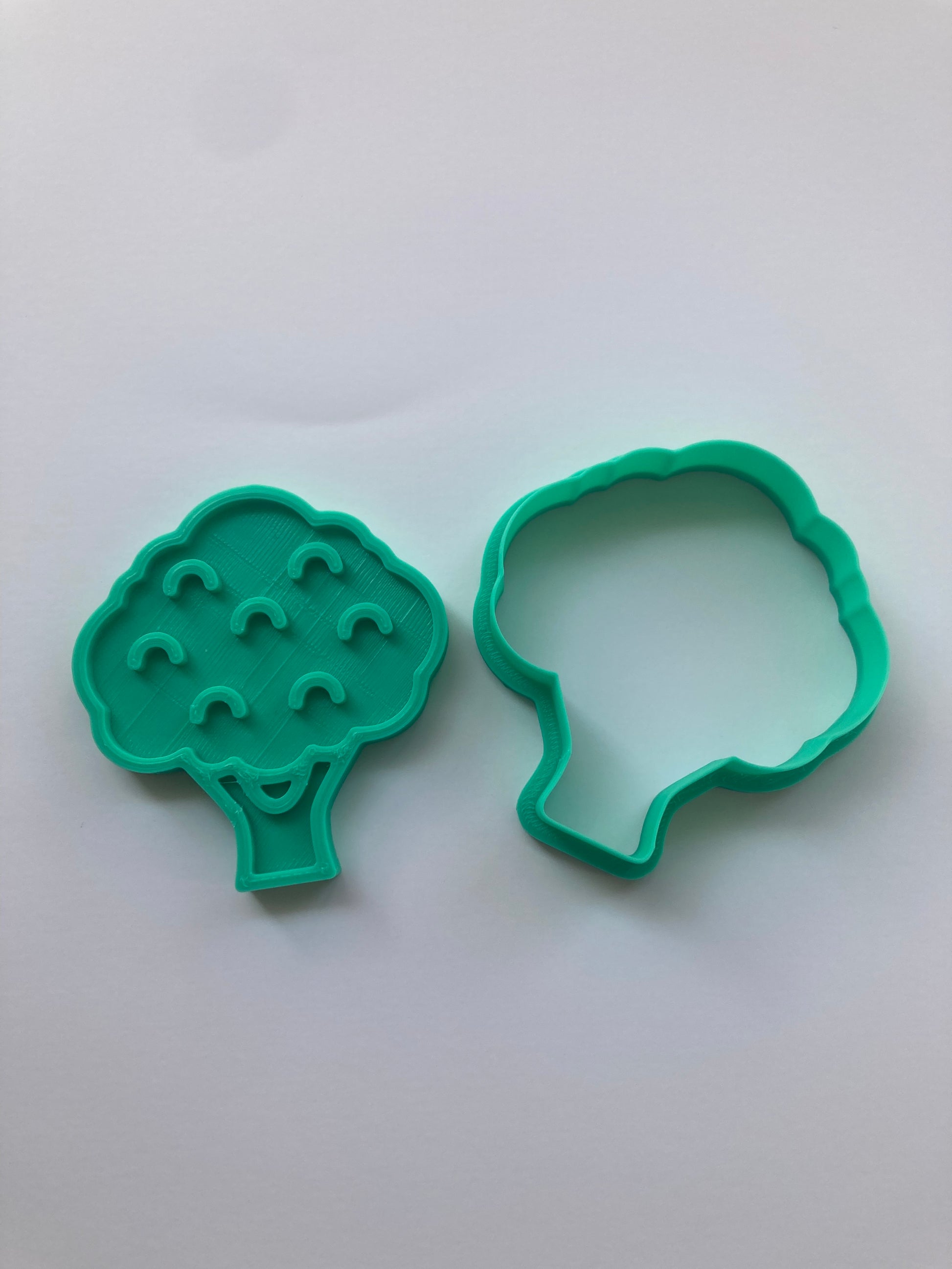 Cute Leafy Tree Cookie Cutter - Fun Kitchen & Baking Accessory – Duvencioglu