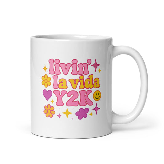 Livin’ La Vida Y2K Mug – Retro 2000s Pop Quote Gift with Smiley and Flowers – Duvencioglu